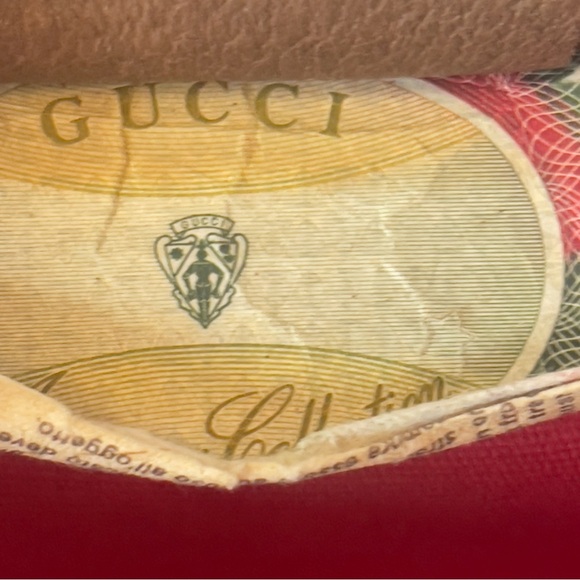 Vintage Gucci Duffle with a zip up bag inside - Picture 12 of 17